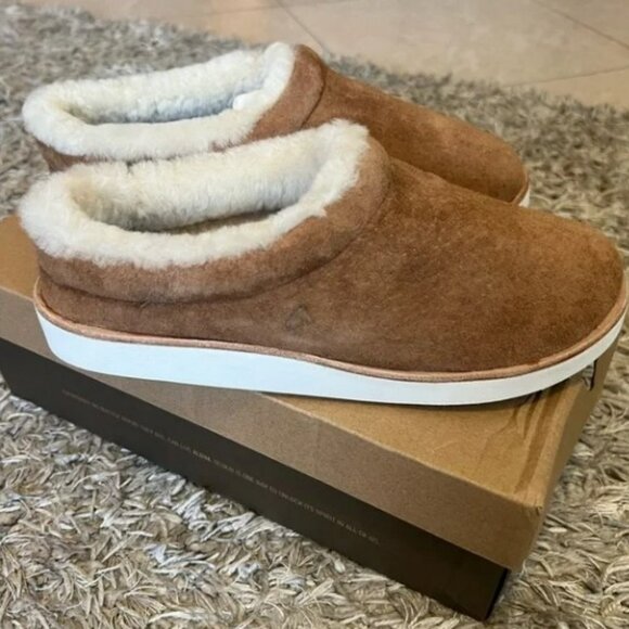 NIB Olukai Mani Tan/Golden Sand Suede Slip-On Slippers - Picture 2 of 5